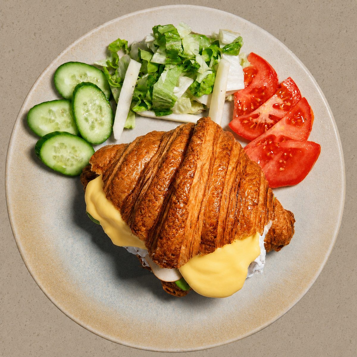 Hollandez Soslu Poşe Yumurtalı Kruvasan